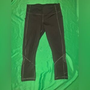 Lululemon Athletica Dark Green Cropped Leggings size 6